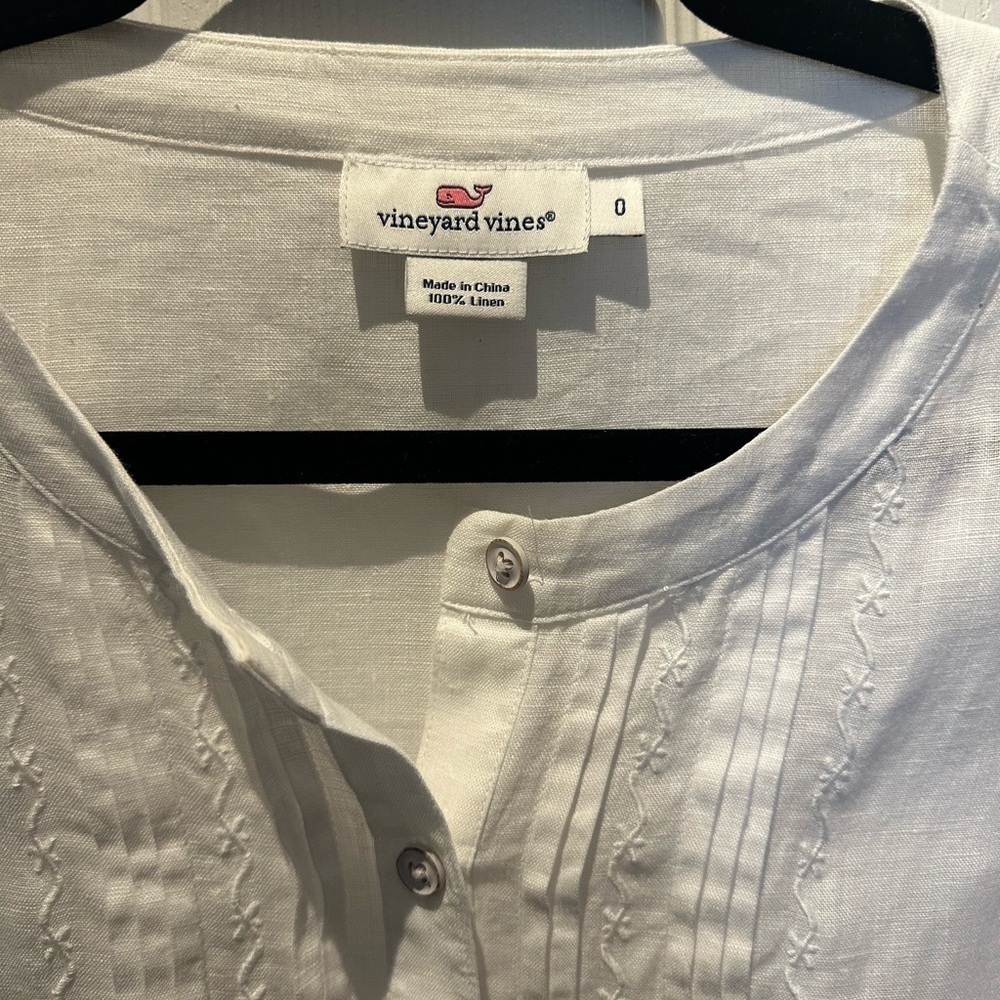 Vineyard vines 100% linen button down size 0. - Picture 2 of 7